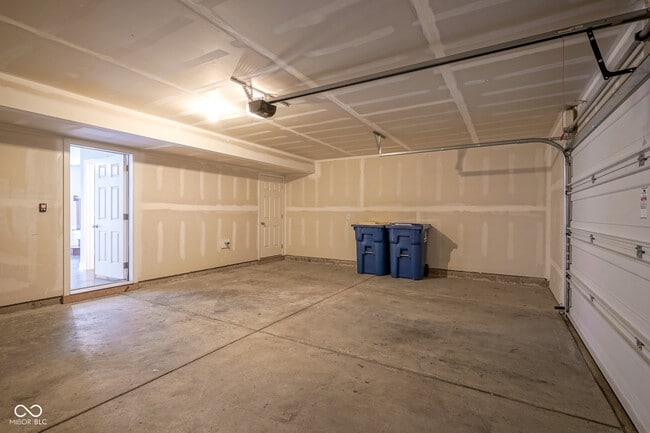 Building Photo - 8239 Bostic Dr