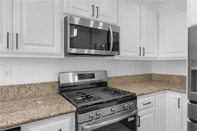 Building Photo - 1225 E Palm Dr