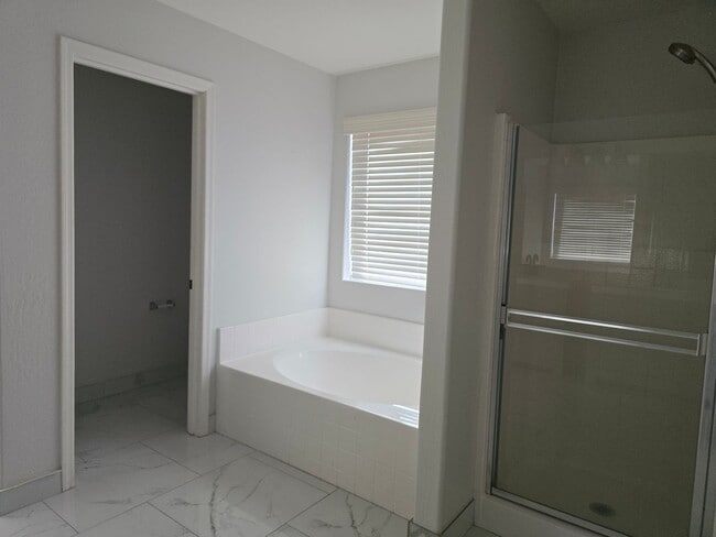 Building Photo - Beautiful five bedroom, 2.5 bath home with a large loft in the San Tan Heights community.