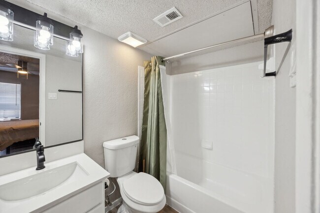 Building Photo - 2537 Thomason Cir