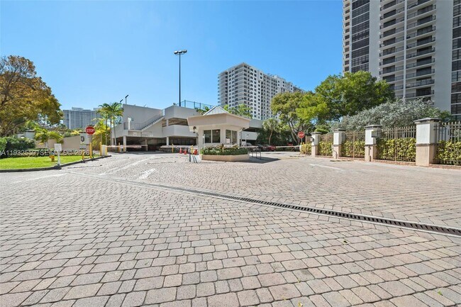 Building Photo - 18151 NE 31st Ct