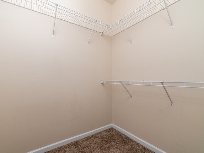 Building Photo - 2 Bedroom 2 Bath Garden Level Condo