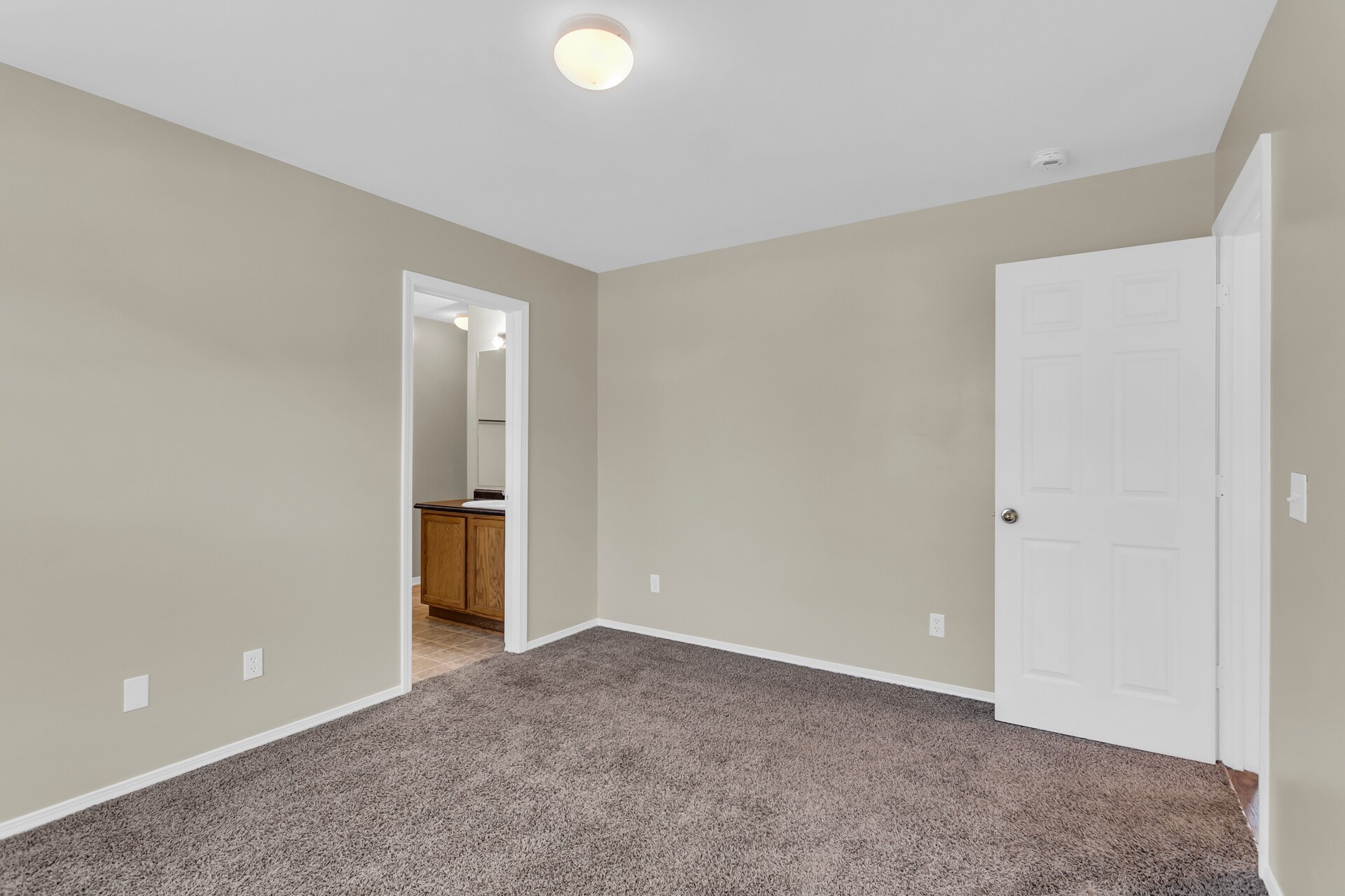Downstairs Primary - 140 Fairgreen St