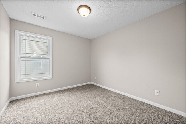 Building Photo - 880 Cherry Blossom Ln