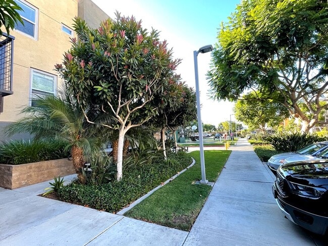 Building Photo - 5401 W 149th Plz