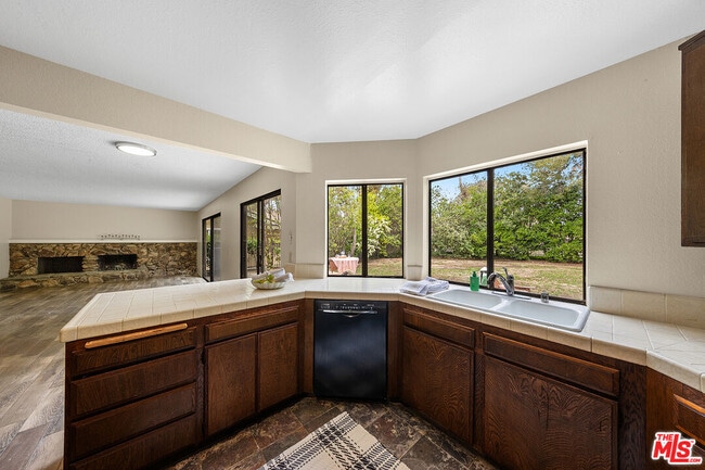 Building Photo - 780 Carriage Cir