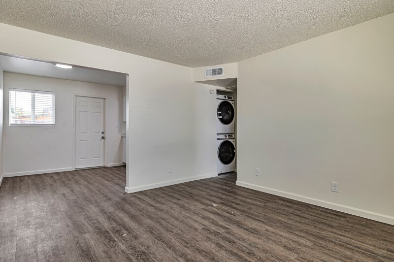 Building Photo - 5927 W Rose Ln