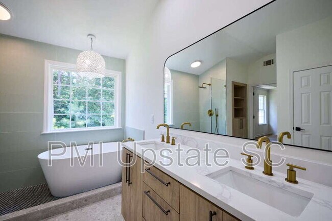 Building Photo - 307 Woodruff Lake Way