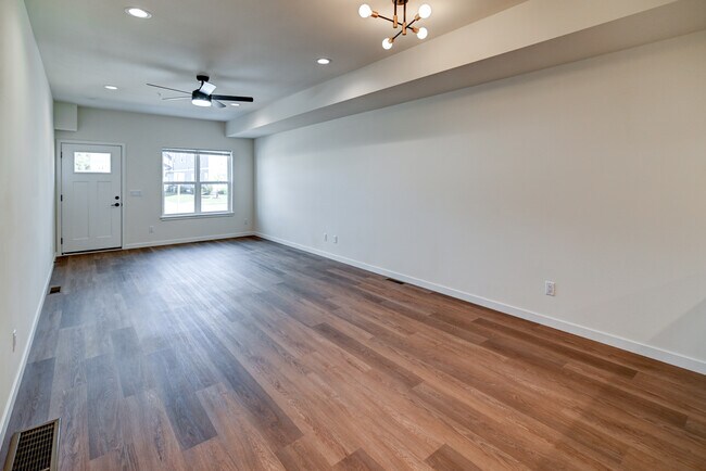 Building Photo - 4873 Lacy Rd