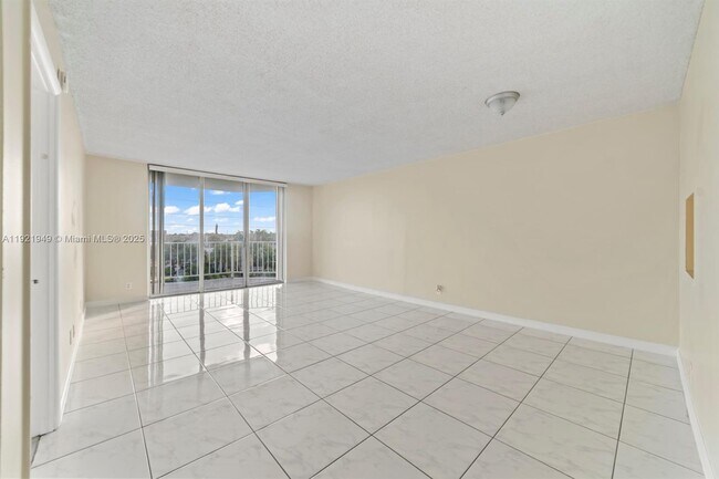 Building Photo - 16710 NE 9th Ave