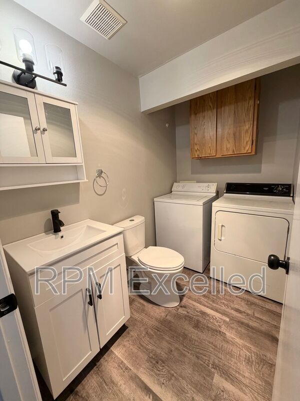 Building Photo - 634 M St NE