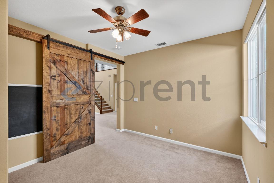 Building Photo - Unit