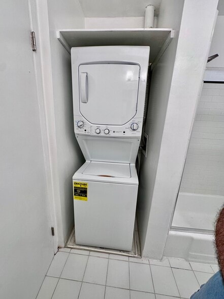 Building Photo - 1601 S Shenandoah St