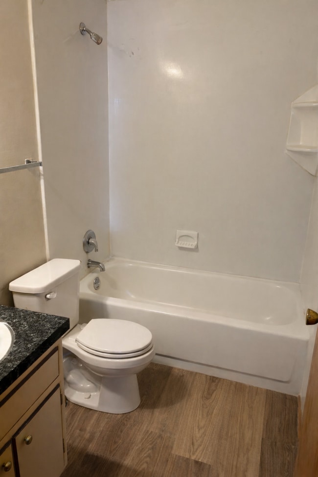 Building Photo - 821 S Pasfield St