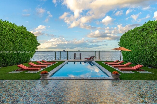 Building Photo - 1277 N Venetian Way