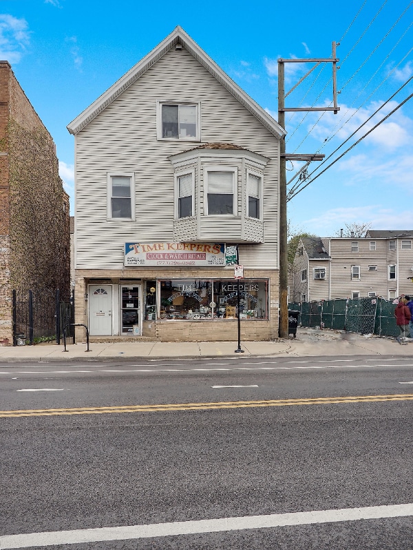 Building Photo - 1148 W Belmont Ave