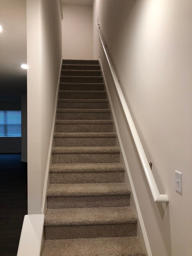 Building Photo - 5825 Union Walk Dr
