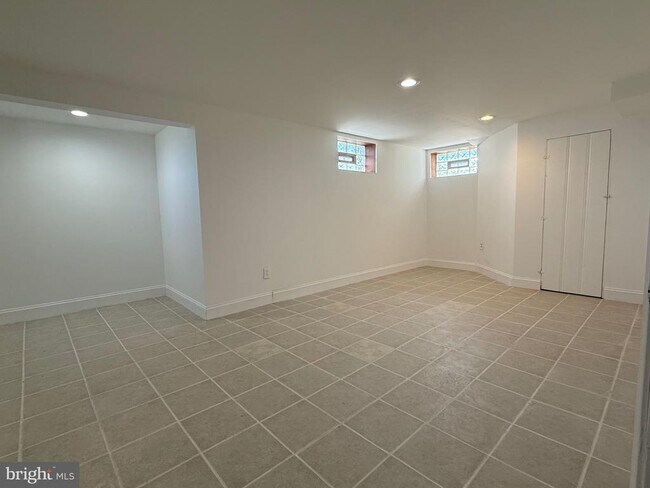 Building Photo - 6134 Marglenn Ave