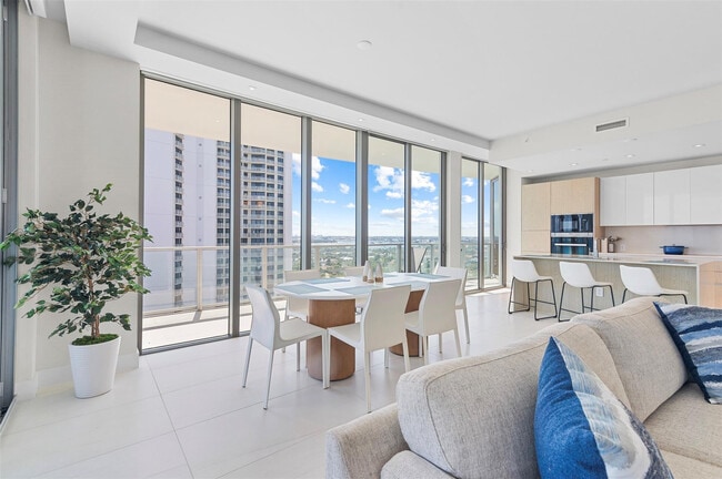 Building Photo - 3100 N Ocean Dr