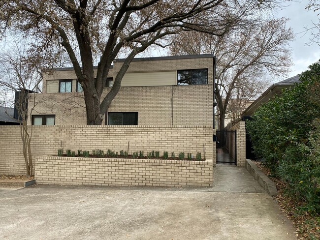Building Photo - 4715 Lafayette Ave