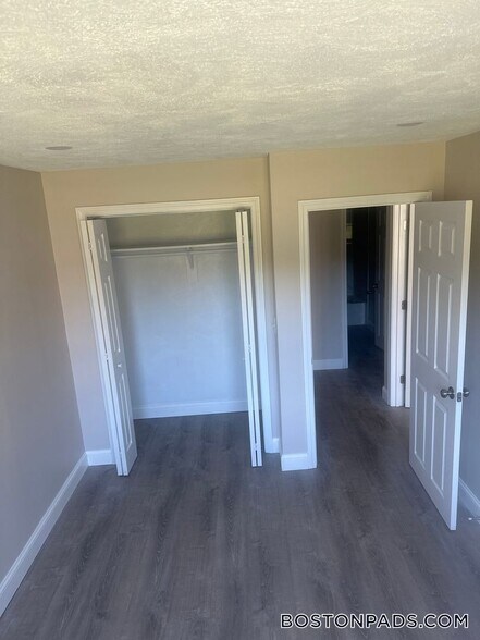 Building Photo - 13 Kenmar Dr