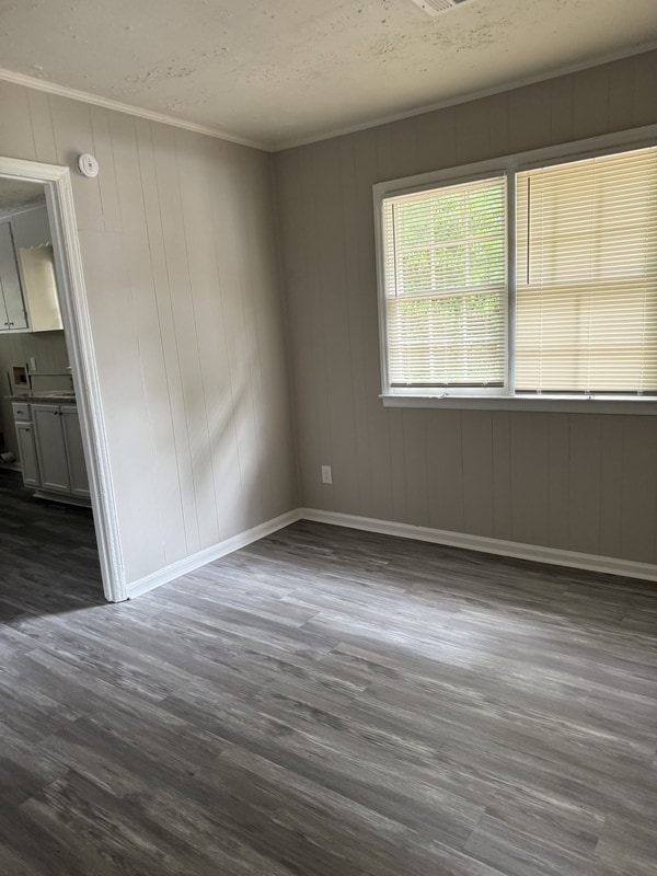 Building Photo - 100 Oak Ln