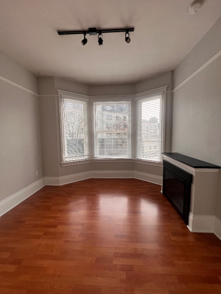 Building Photo - 312 E Olive Pl