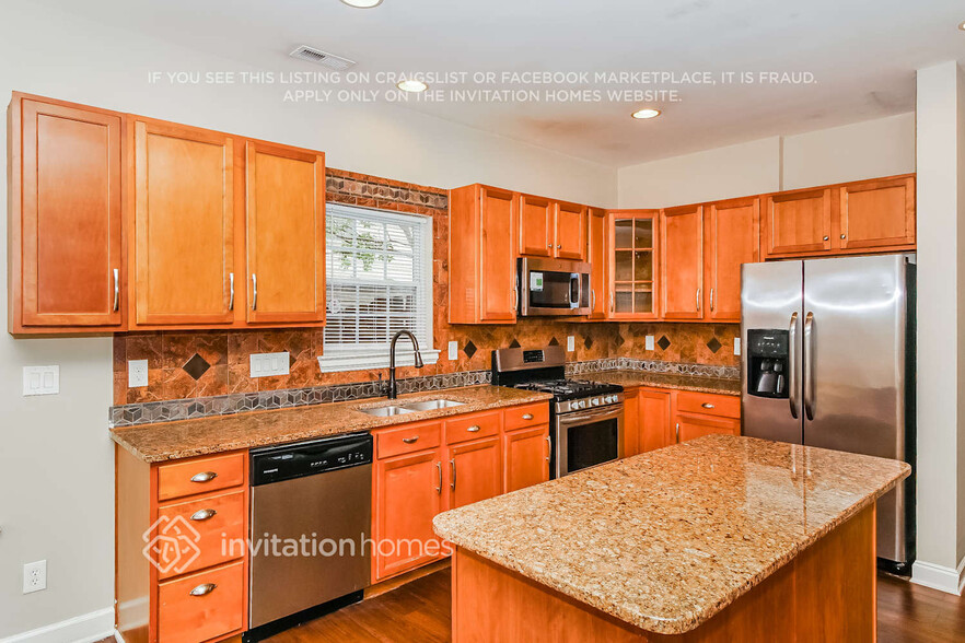 Building Photo - 224 Golden Valley Dr
