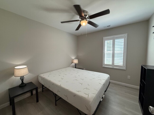 Building Photo - Fully Furnished 3 Bedroom, 2 Bath Home wit...