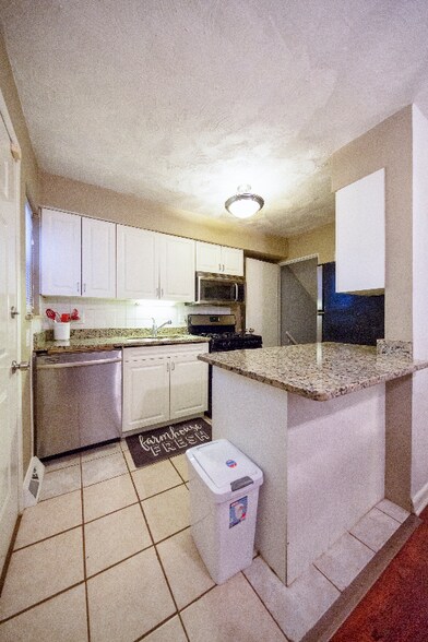 Building Photo - 51 King Ave