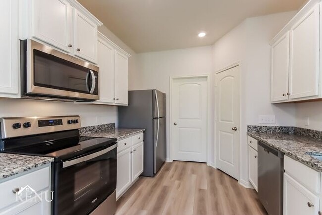 Building Photo - 10429 Sweetwater Creek Dr