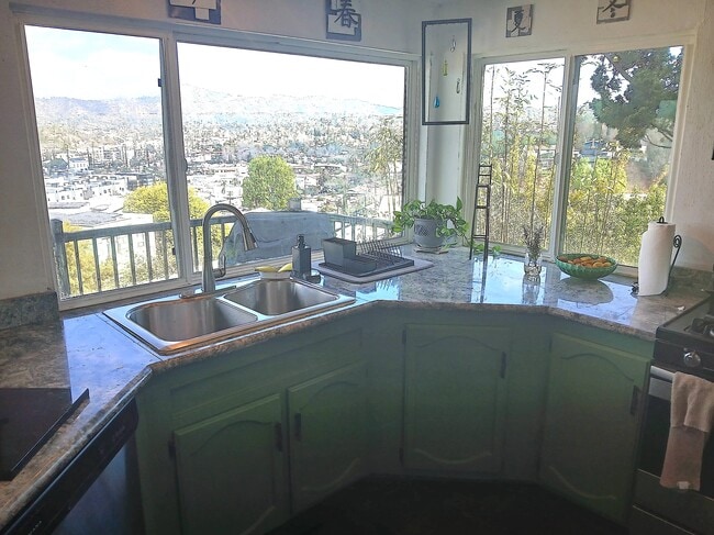 Kitchen - 3620 Verdugo Vista Ter