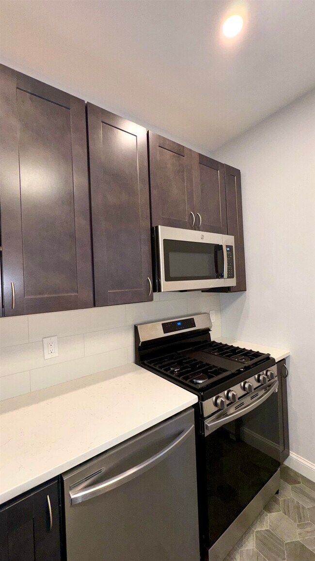 Building Photo - 76 Beacon Ave