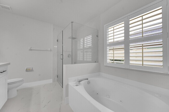 Building Photo - 13048 Meadowbreeze Dr