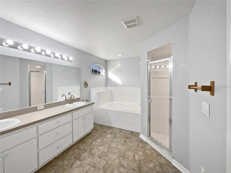 Building Photo - 7010 Summit Cir