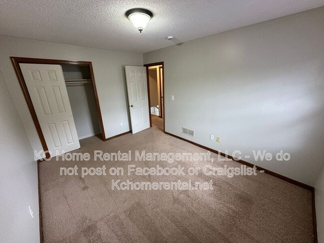 Building Photo - 6633 W 151st Pl