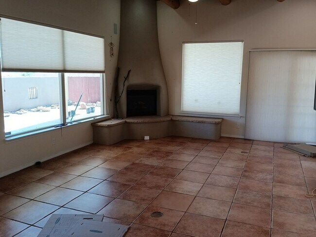 Building Photo - 3 Bedroom, 2 Bathroom Home! Schedule a Sho...
