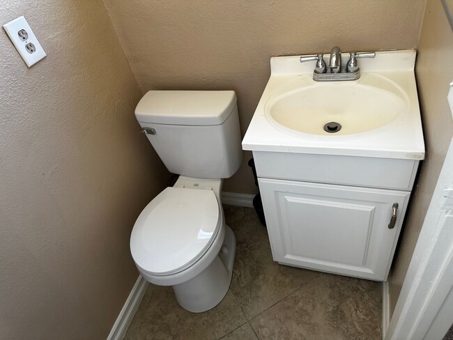 Building Photo - Riverside Home For Rent- 3 bedrooms!