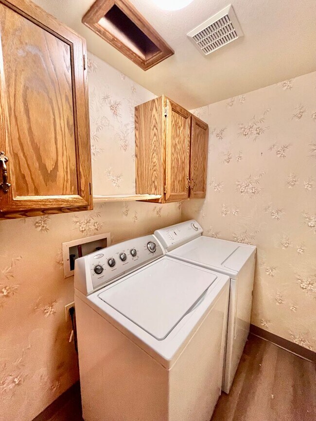 Building Photo - Spacious 4 bed/ 3 bath Two Story Home with Finished Basement - Lawn and Garden Care Included, New...