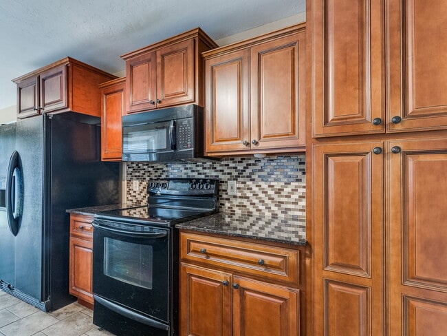 Building Photo - 17320 Sun River Ct
