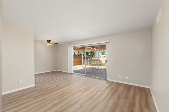 Building Photo - Gorgeous remodeled 3bd 2 bath home availab...