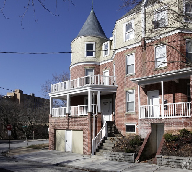Building Photo - West Street Apartments
