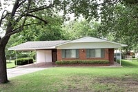 Building Photo - For Rent – Spacious Home Next to Spring Lake Park!