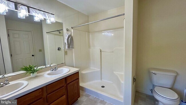 Building Photo - 424 Waverly Woods Dr