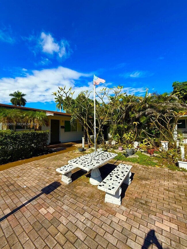 Building Photo - 335 NW 32nd St