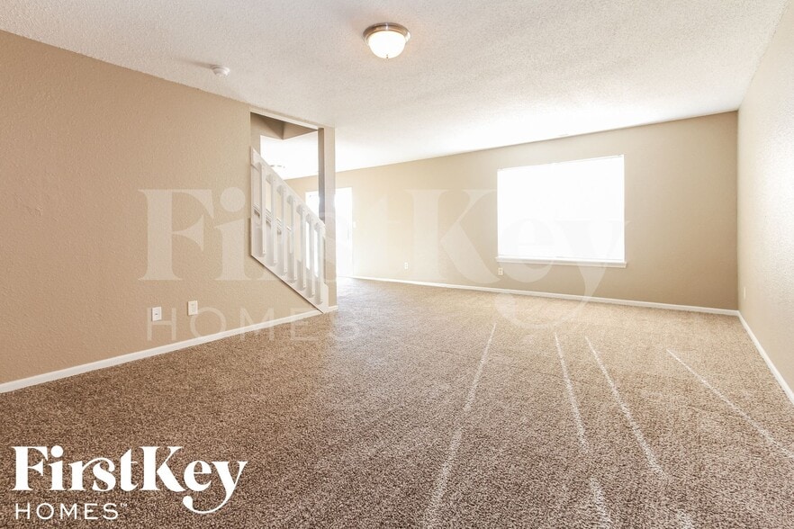 Building Photo - 1820 Long Lake Dr