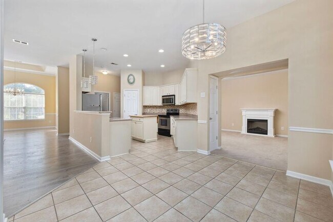 Building Photo - 414 Carriage Lake Dr