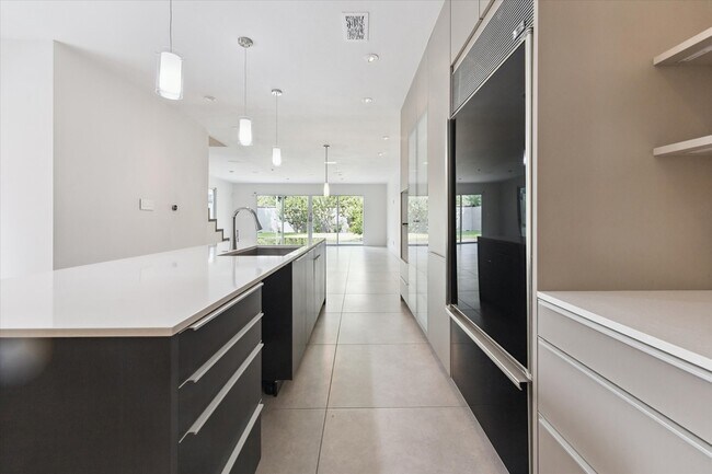 Building Photo - 1222 Marconi St