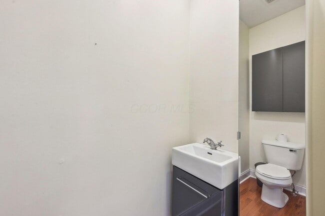 Building Photo - 565 Lathrop St