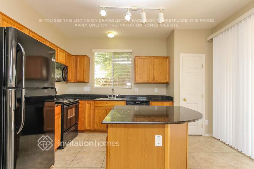 Building Photo - 11747 N 148th Ave